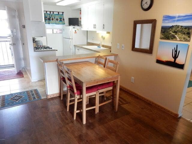 Building Photo - 6125 E Indian School Rd