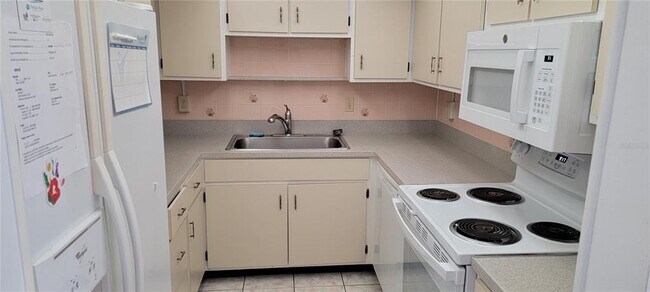 Foto del edificio - 21320 Brinson Ave
