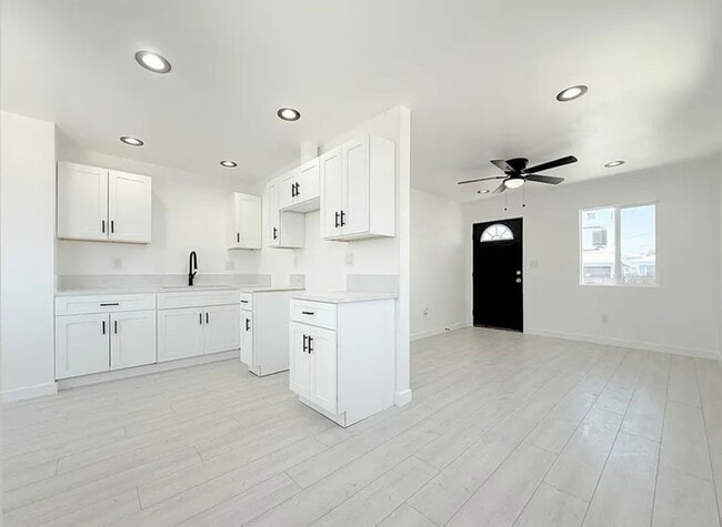 Foto del edificio - 518 N Wilmington Ave