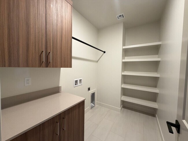 Building Photo - 622 Hemsworth Ln