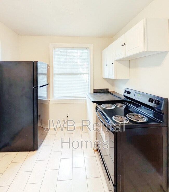 Building Photo - 2597 Haldumar Terrace