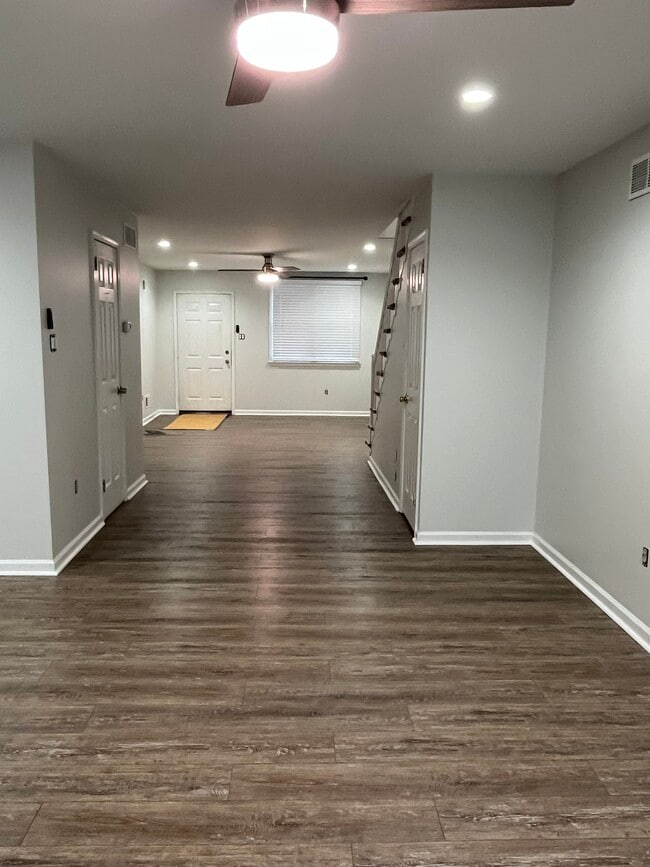 Building Photo - 304 Manton St