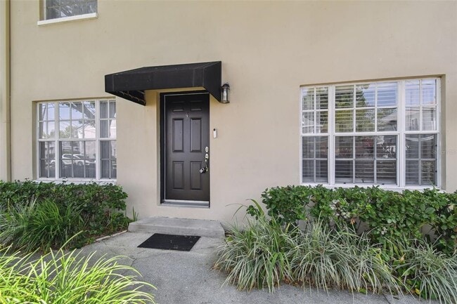 Building Photo - 408 S Arrawana Ave