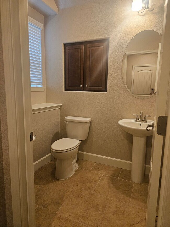 Foto del edificio - Beautiful 3 Bd 2 Bath home - Available NOW