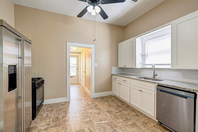 Foto del edificio - 449 W 22nd St