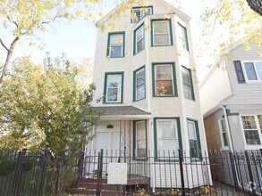 Building Photo - 2657 N Ridgeway Ave