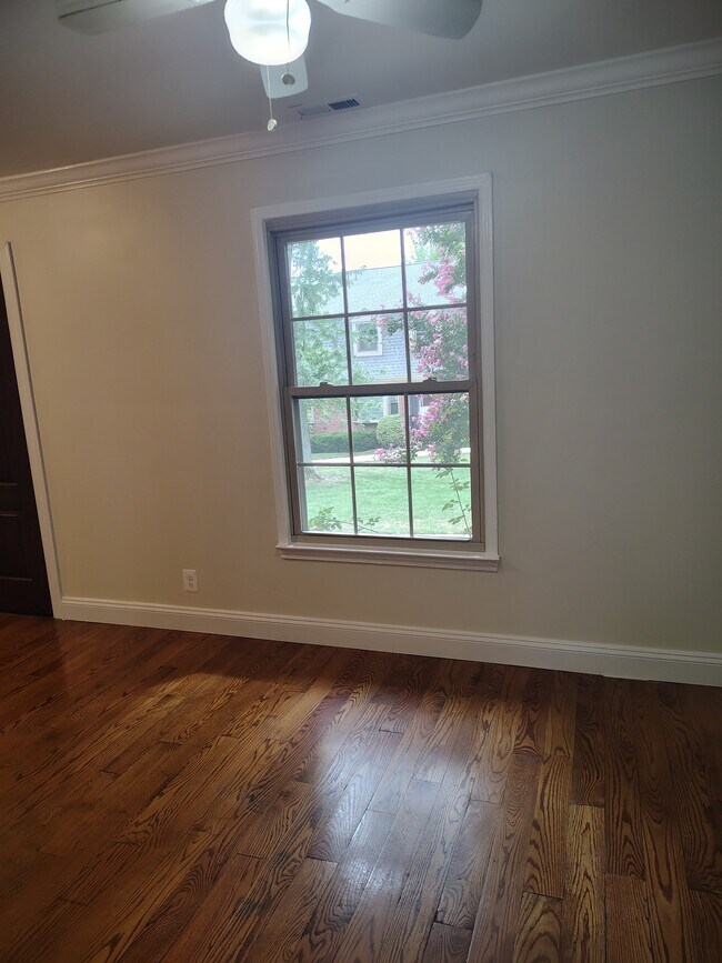 Foto del edificio - 5956 Westchester Park Dr