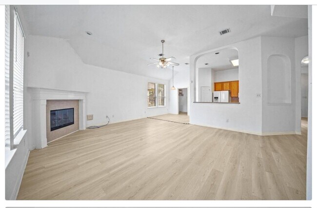 Foto del edificio - 4815 Plum Forest Rd