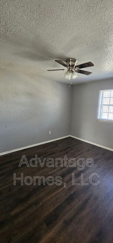 Building Photo - 711 N 70th St