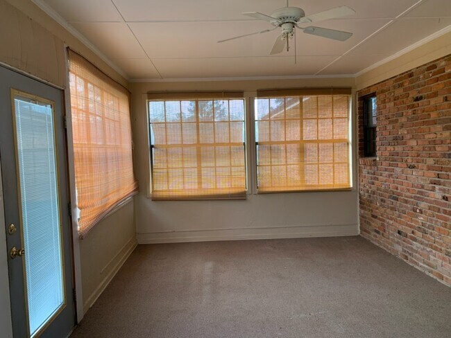Building Photo - 4496 Cat Creek Rd