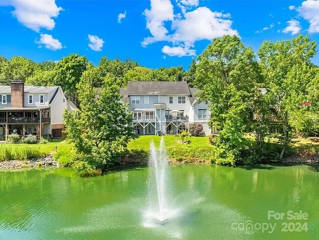 Foto del edificio - 6221 Padget Parrish Ct