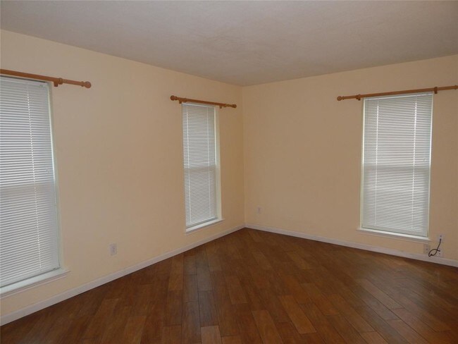 Building Photo - 1816 Saxony Ln
