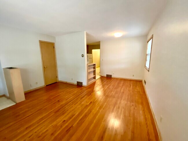 Studio - 4451 Bloomington Ave