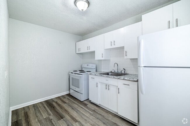 2BR, 1BA - 950SF - Kitchen - Meadowlark Apartments