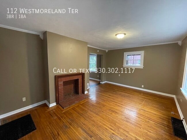 Building Photo - Three bedroom one bathroom home for rent