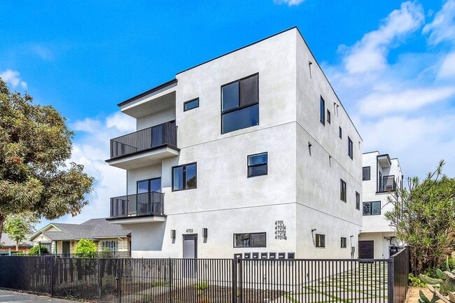 Building Photo - 4073 Saturn St
