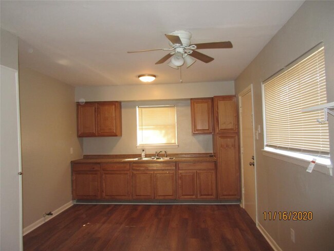 Building Photo - 7518 Lockwood Dr