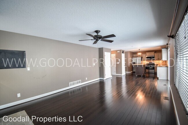 Foto del edificio - 4 br, 2.5 bath House - 570 SE Carefree Ln