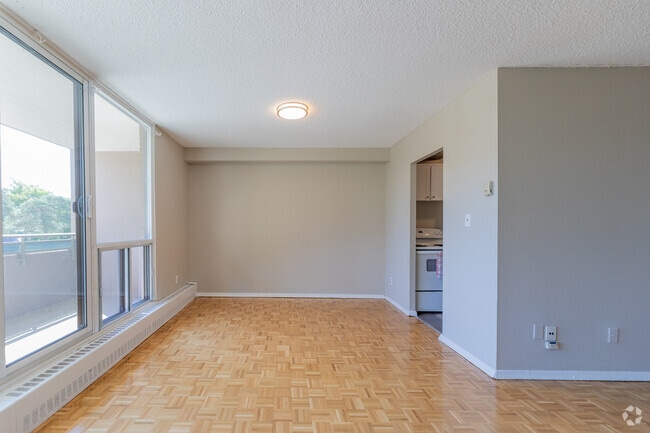2BR, 1BA - 895SF - Dining Room - Summit Place