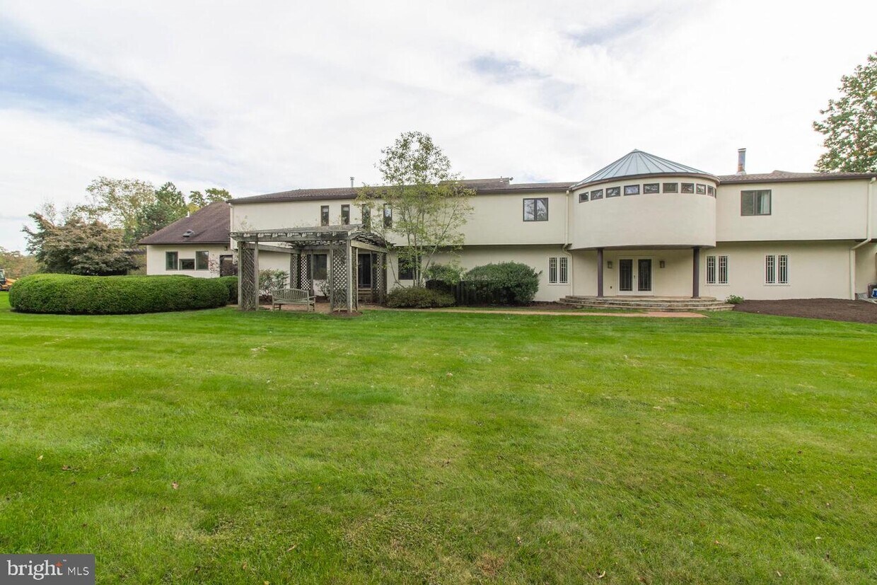 Primary Photo - 435 Valley Park Rd