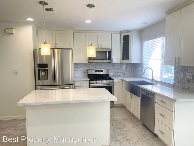 Building Photo - 3 br, 2.5 bath House - 4748 Central Parkwa...