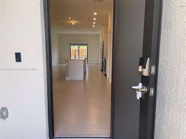 Foto del edificio - 3 br, 2 bath House - 8025 NW 104th Ave