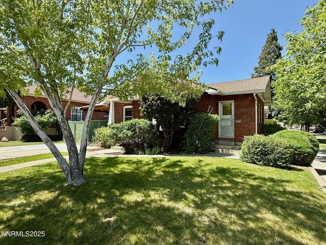 Primary Photo - 609 W 10th St