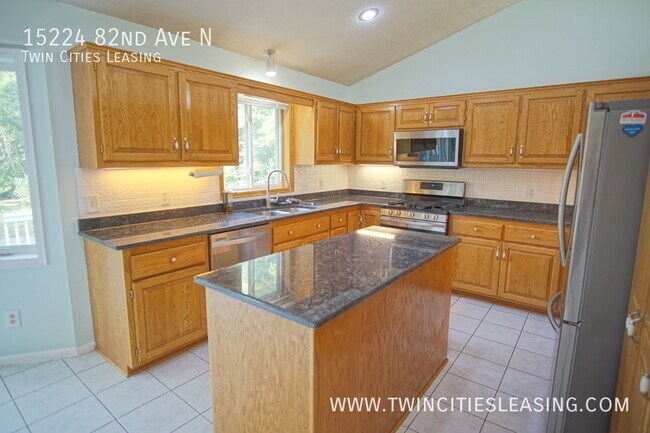 Foto del edificio - Great 4 bedroom 4 bathroom home with a 3 c...