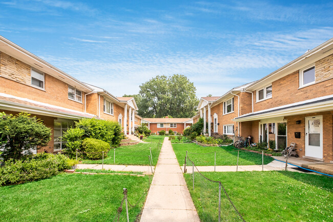 Building Photo - 7749 N Nordica Ave