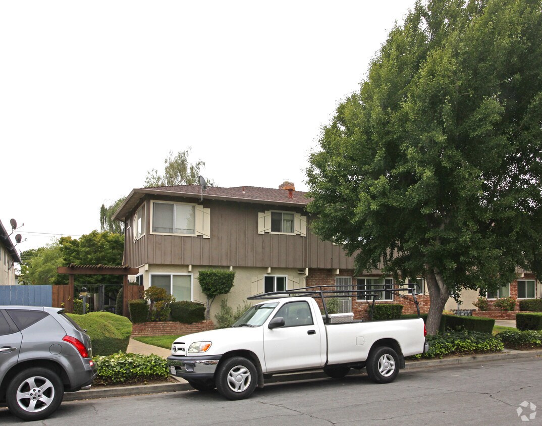 Building Photo - 1588 Ontario Drive