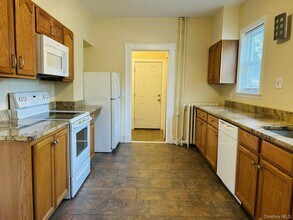 Building Photo - 22 Cozzens Ave