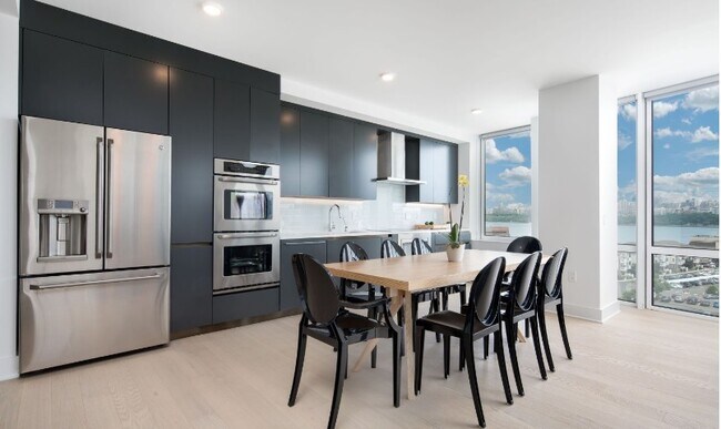 Foto del edificio - 9007 Riverside Pl