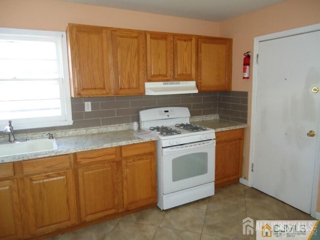Building Photo - 207 Avenel St