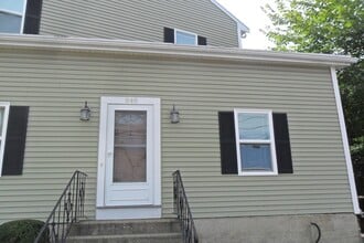 Building Photo - 848 Waverly St