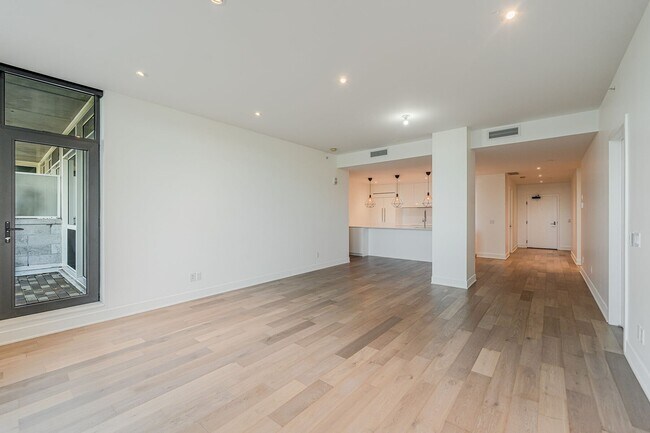 Photo du bâtiment - 1010 Rue de la Commune E