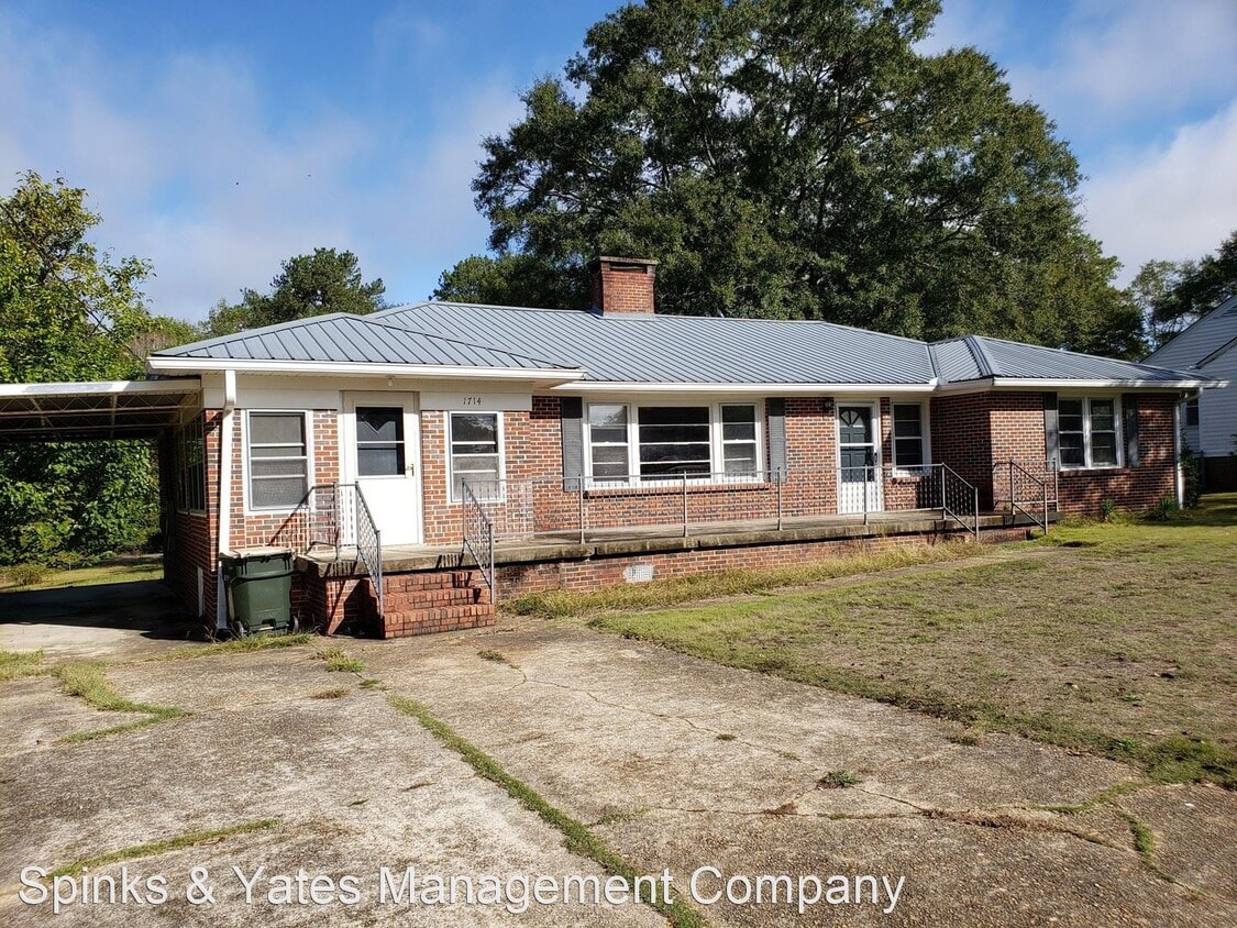 4 br, 2 bath House 1714 Veterans Memoria... House Rental in