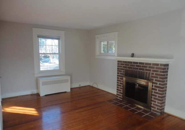 Building Photo - 23 Saxer Ave