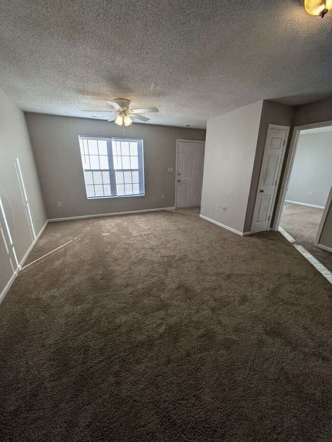 Foto del edificio - 2BD/2BA Unit at The Squires in Newton