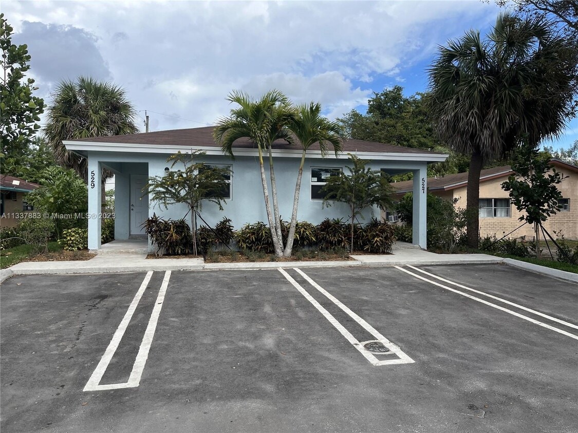 529 SW 2nd Ct, Pompano Beach, FL 33060 Townhome Rentals in Pompano