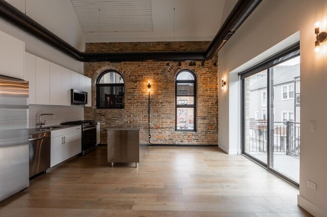 Building Photo - 2228 N Kedzie Blvd