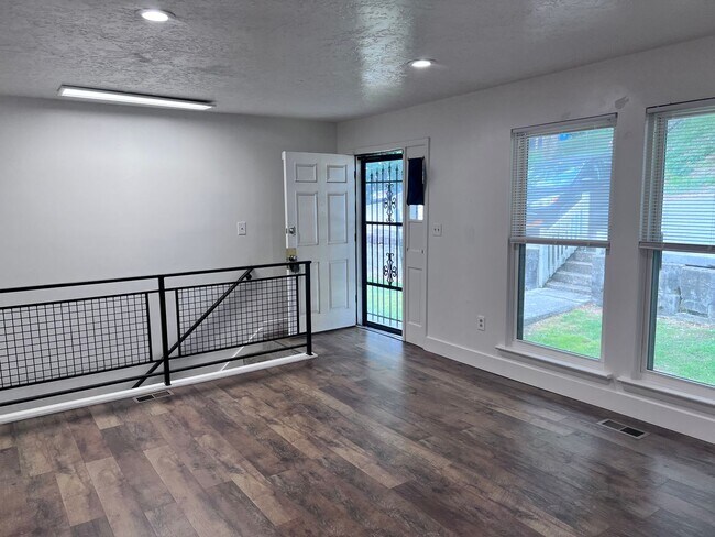 Building Photo - 3728 Chula Vista Drive