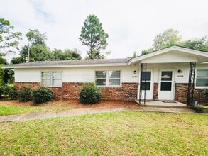 Building Photo - 2018 N Kerr Ave