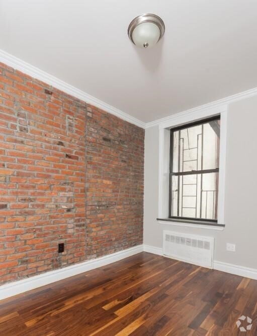 Building Photo - 233 E 29th St