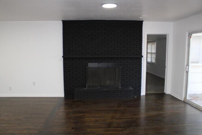 Building Photo - 12510 East 43rd St S