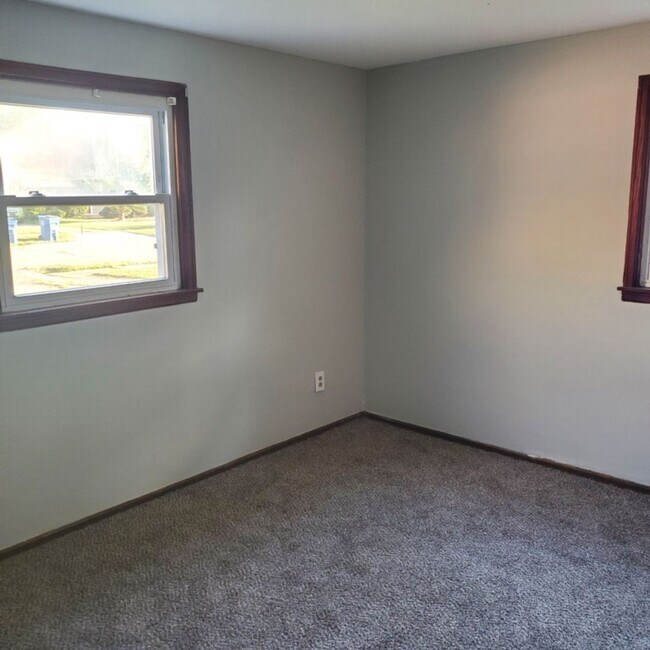 Foto del edificio - 4BDRM HOUSE FOR RENT