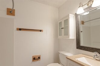 Building Photo - 86 Oak Hill Dr