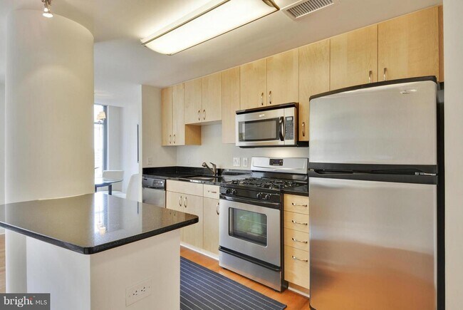 Building Photo - 475 K St NW