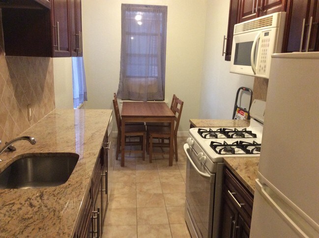 Eat in kitchen with granite countertops - 6735 Yellowstone Blvd