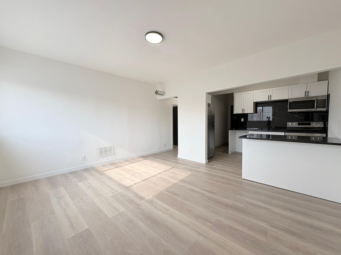 Photo principale - 1370 Wyandotte St E