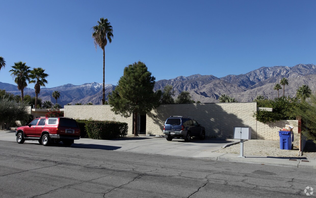 Building Photo - 547 S Desert View Dr